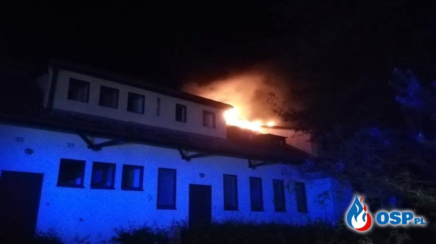 Pożar ośrodka wypoczynkowego w Wielkopolsce. Spłonął dach. OSP Ochotnicza Straż Pożarna