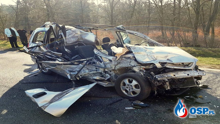 Ten kierowca miał sporo szczęścia. Wyszedł z wypadku cało. OSP Ochotnicza Straż Pożarna