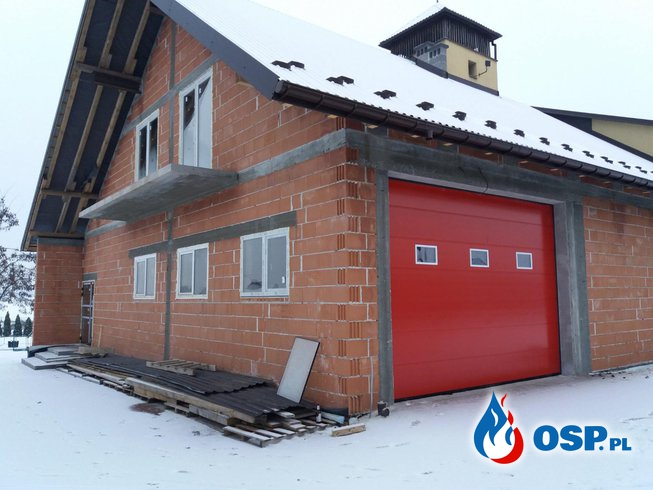 Druhowie ze Złotnik sami budują garaż przy remizie OSP Ochotnicza Straż Pożarna