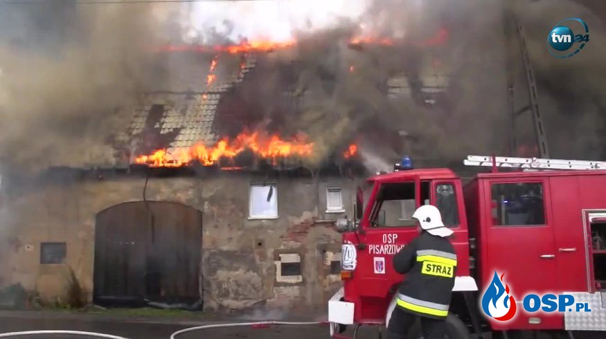 Dramatyczna akcja gaśnicza w Pisarzowicach. Dom 9-osobowej rodziny doszczętnie spłonął. OSP Ochotnicza Straż Pożarna