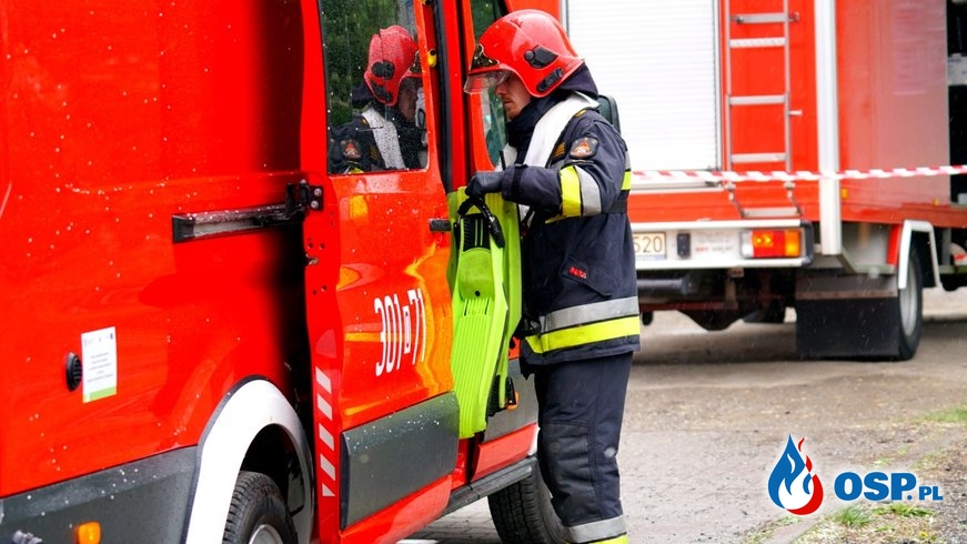 Poszukiwania mężczyzny, który mógł wpaść do kamionki w Opolu. OSP Ochotnicza Straż Pożarna