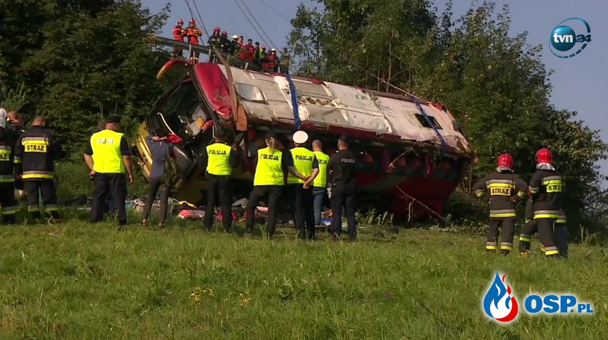 Tragiczny wypadek autobusu na zakręcie śmierci na Podkarpaciu. Nowe informacje. OSP Ochotnicza Straż Pożarna