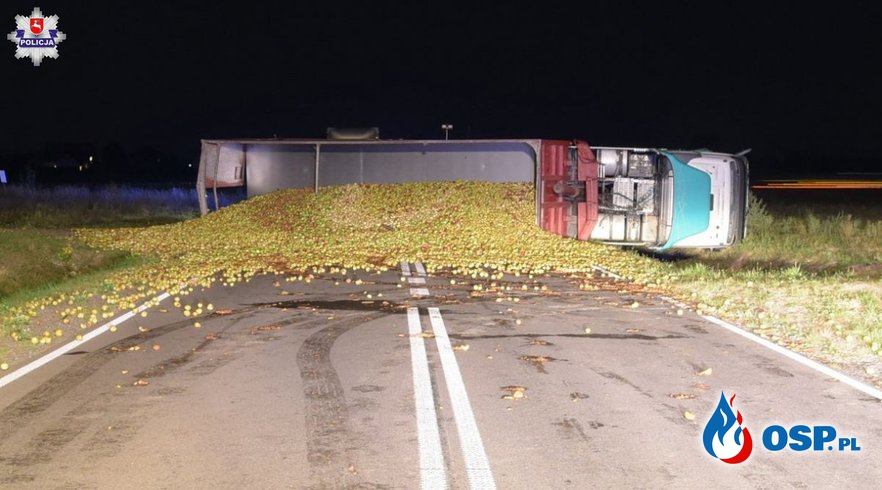 20 ton jabłek na drodze po zderzeniu ciężarówki z osobówką. OSP Ochotnicza Straż Pożarna