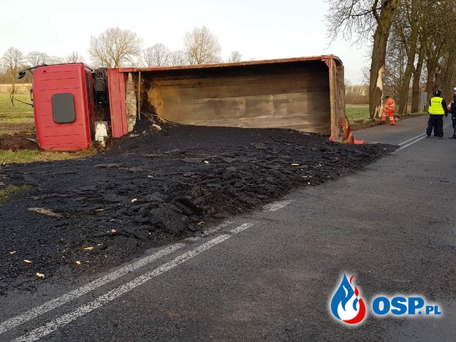 Wypadek samochodowy DW 102 w okolicy m. Włodarka (gm. Trzebiatów) OSP Ochotnicza Straż Pożarna