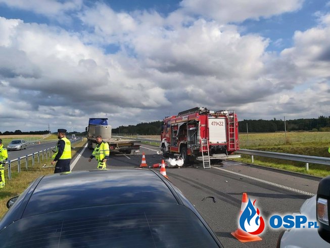 Ciężarówka uderzyła w wóz strażaków, którzy gasili płonący pojazd na S6 OSP Ochotnicza Straż Pożarna