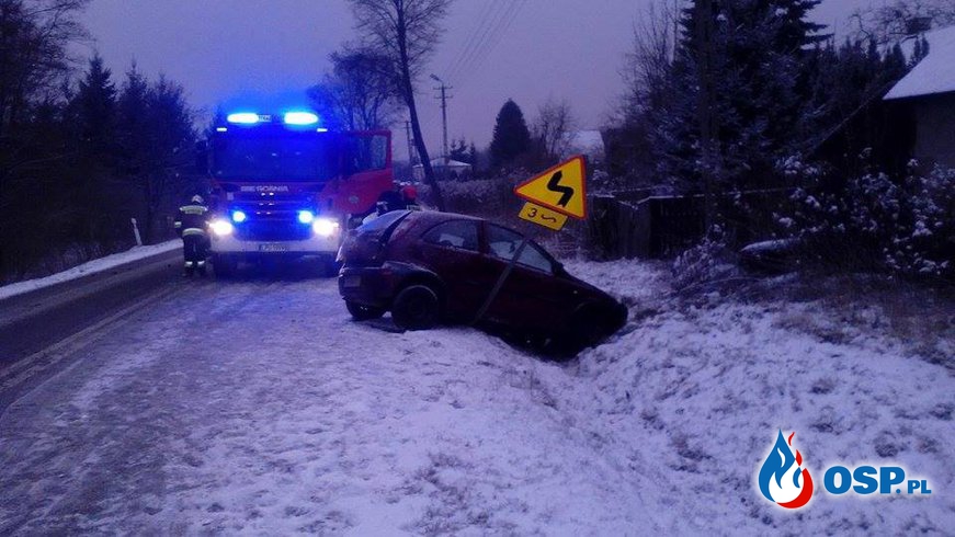 wypadek drogowy w miejscowości Celejów.  OSP Ochotnicza Straż Pożarna