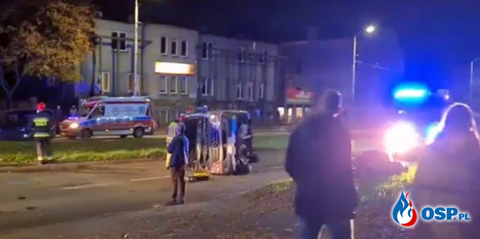 Wypadek karetki na sygnale w Szczecinie. Ambulans zderzył się z samochodem osobowym. OSP Ochotnicza Straż Pożarna