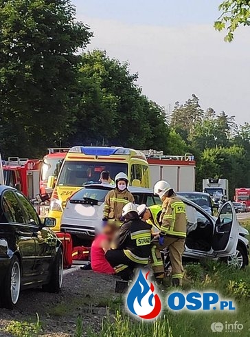 Trzy osoby zginęły, siedem jest rannych. Tragiczny finał wypadku w Borczu. OSP Ochotnicza Straż Pożarna