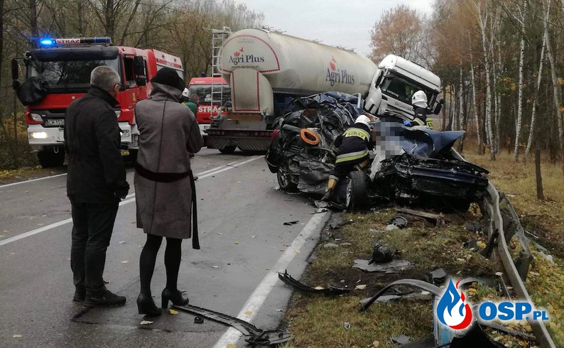 Tragiczny wypadek we Włochówce. Jedna osoba zginęła, dwie są ranne. OSP Ochotnicza Straż Pożarna