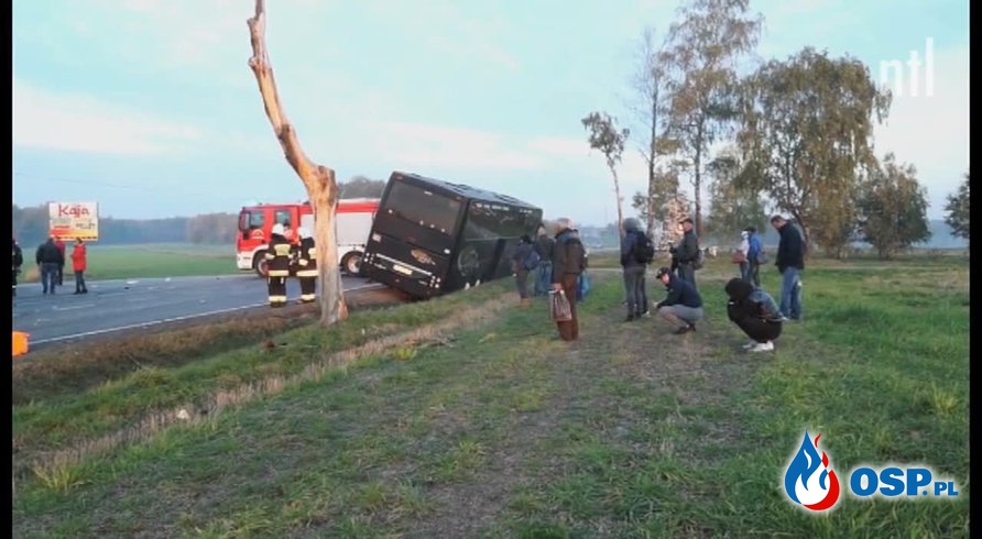 Dwie kobiety zginęły w zderzeniu osobówki z ciężarówką i autobusem OSP Ochotnicza Straż Pożarna