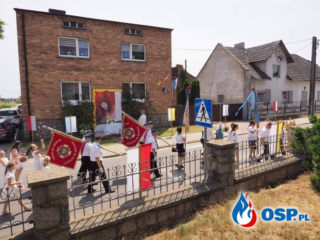 Strażacy podczas procesji Bożego Ciała OSP Ochotnicza Straż Pożarna