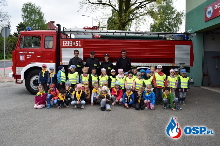 Wizyta dzieci z przedszkola nr 17 im. Jana Pawła II w Żorach OSP Ochotnicza Straż Pożarna