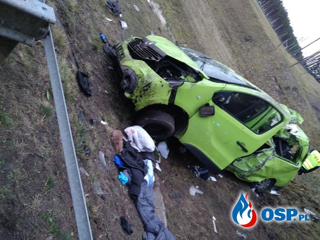 Tragiczny wypadek busa na A2. Jedna osoba nie żyje, 8 jest rannych. OSP Ochotnicza Straż Pożarna