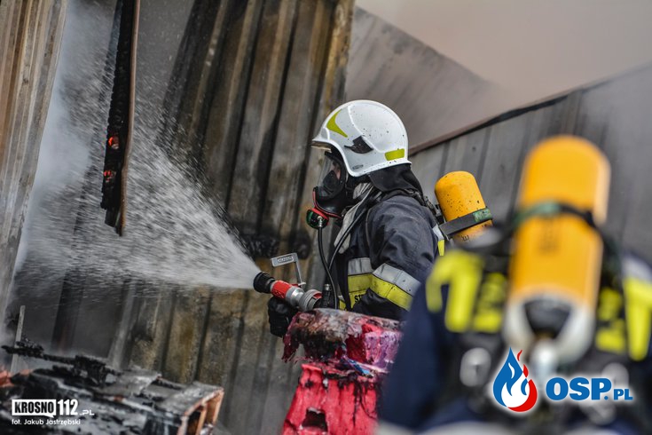 Pożar zakładu produkującego znicze. Strażacy uratowali budynek mieszkalny! OSP Ochotnicza Straż Pożarna