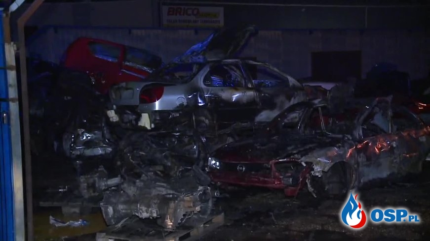 „Toksyczny dym”. Czterdzieści samochodów spłonęło na złomowisku. OSP Ochotnicza Straż Pożarna