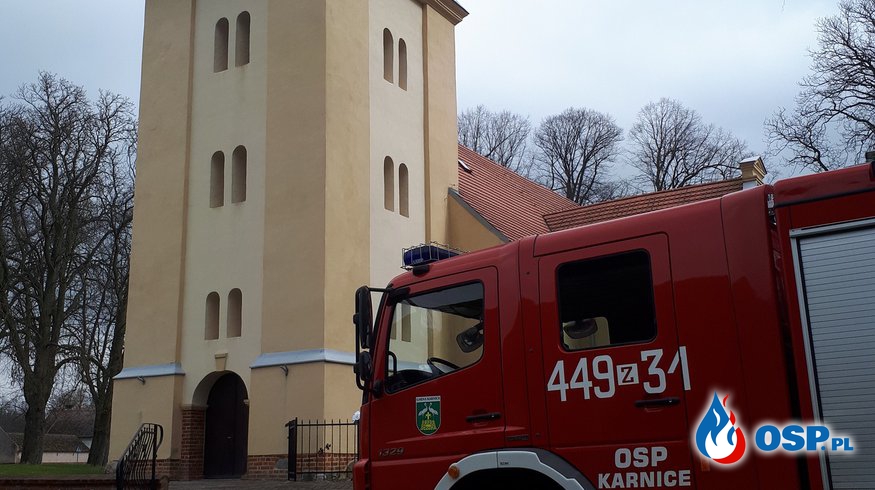 14.04.18r.- Czyszczenie rynien na Kościele i Kaplicy w Karnicach. OSP Ochotnicza Straż Pożarna