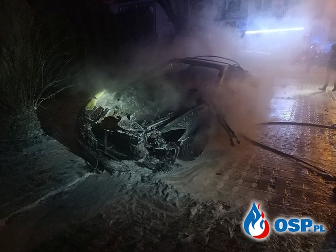 Pożar maserati w Lublinie. Samochód doszczętnie spłonął. OSP Ochotnicza Straż Pożarna