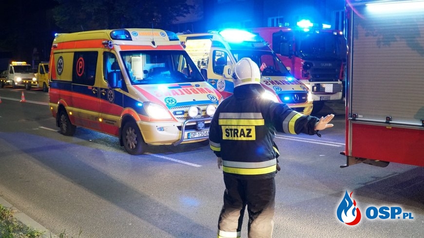 Wypadek dwóch samochodów i motocykla w Opolu. Nie żyje 21-latka. OSP Ochotnicza Straż Pożarna