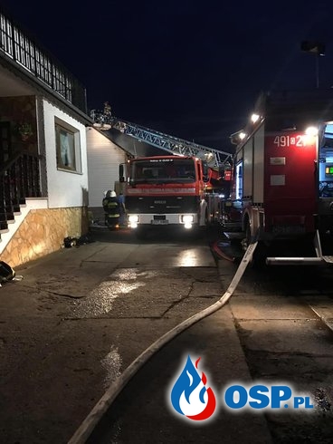 Pożar obory w Suchodańcu. W akcji 12 zastępów strażaków. OSP Ochotnicza Straż Pożarna