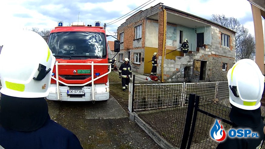 Pożar mieszkania w Kobylicach - 1 osoba zabrana przez ZRM OSP Ochotnicza Straż Pożarna