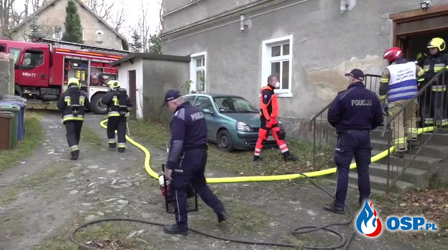Wybuch butli z gazem w jednym z mieszkań na Dolnym Śląsku. Dwie osoby ranne. OSP Ochotnicza Straż Pożarna