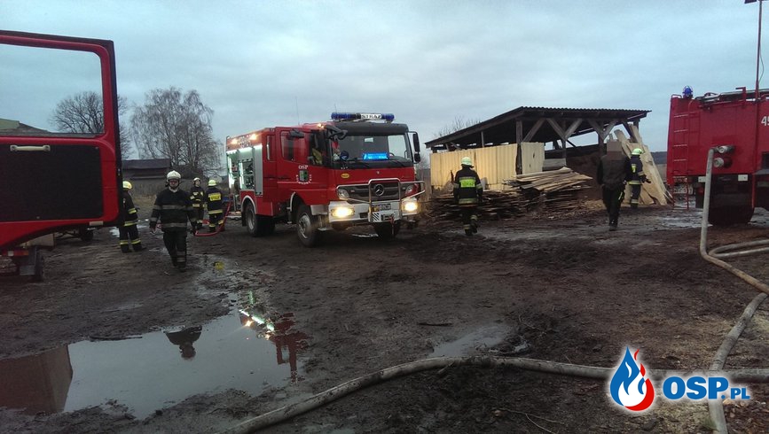 Pożar suszarni drewna na terenie stolarni w Żędowicach. OSP Ochotnicza Straż Pożarna