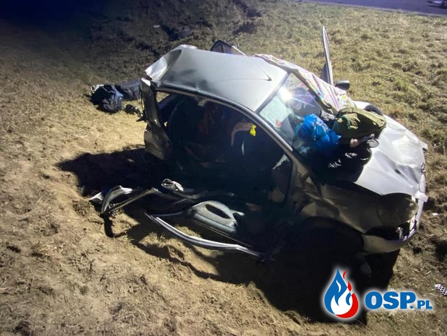 Pasażer auta nie żyje, dwoje dzieci rannych. Ciężarówka uderzyła w samochód Ukraińców na trasie S3. OSP Ochotnicza Straż Pożarna