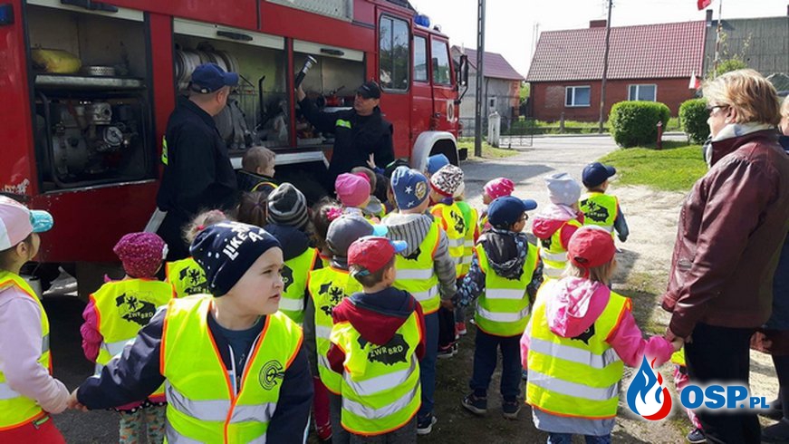 Spóźniona relacja z wizyty przedszkolaków w remizie z okazji Dnia Strażaka. OSP Ochotnicza Straż Pożarna