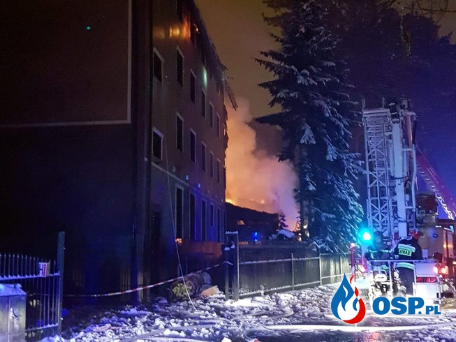 Ogromny pożar hotelu w Augustowie. Strażacy całą noc walczyli z żywiołem. OSP Ochotnicza Straż Pożarna
