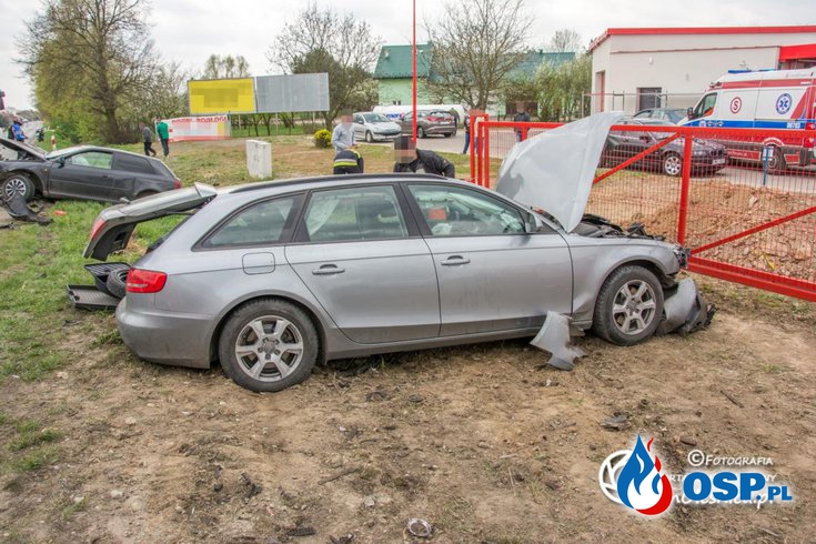 Wypadek dwóch samochodów w Oleśnicy. W akcji śmigłowiec LPR. OSP Ochotnicza Straż Pożarna