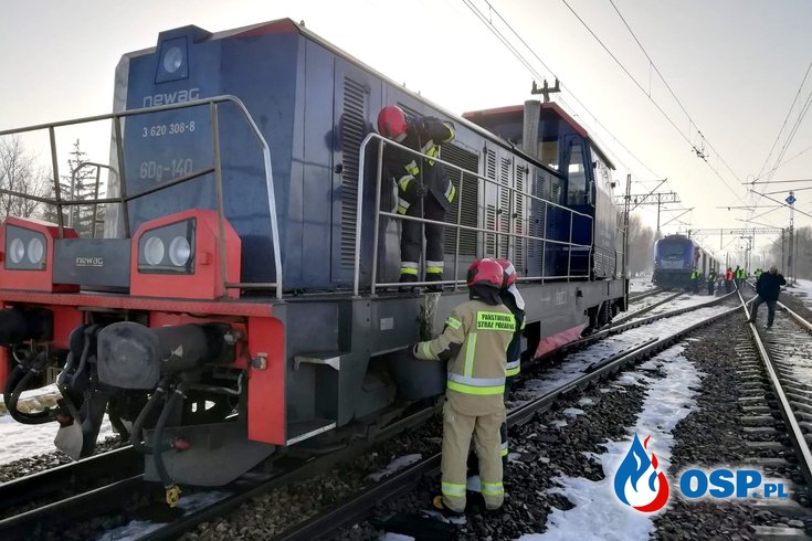 Pociąg zderzył się z lokomotywą, 5 osób rannych. Wypadek kolejowy na Podkarpaciu. OSP Ochotnicza Straż Pożarna