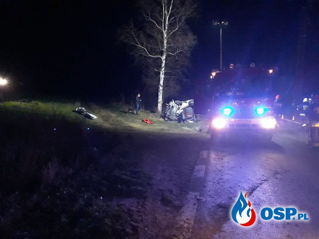 Kierowca nie żyje, pasażerka ciężko ranna. Tragedia pod Jelenią Górą. OSP Ochotnicza Straż Pożarna