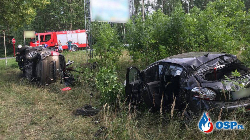 Groźny wypadek w miejscowości Hucisko. Oba samochody wypadły z drogi! OSP Ochotnicza Straż Pożarna