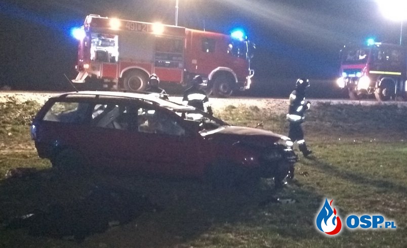 Śmiertelny wypadek pod Strzelcami Opolskimi. Samochód koziołkował. OSP Ochotnicza Straż Pożarna