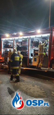 Groźny pożar budynku w gminie Dywity. 7 rodzin straciło dach nad głową. OSP Ochotnicza Straż Pożarna