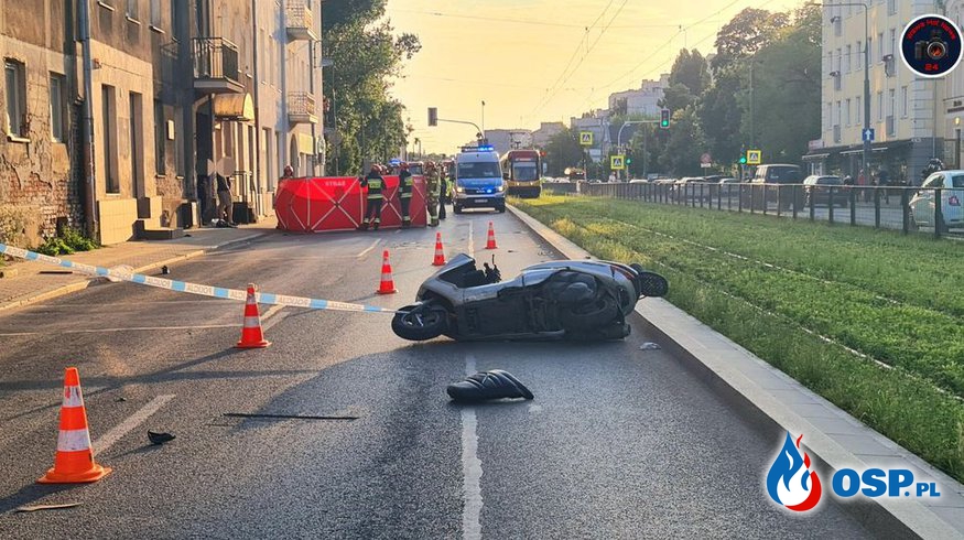 Kierowca skutera zginął, policjanci poszukują sprawcy zdarzenia. Tragiczny wypadek w Warszawie. OSP Ochotnicza Straż Pożarna