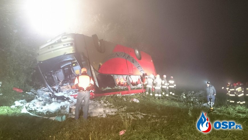 Wypadek autobusu turystycznego pod Przemyślem. 3 osoby nie żyją, kilkadziesiąt rannych. OSP Ochotnicza Straż Pożarna
