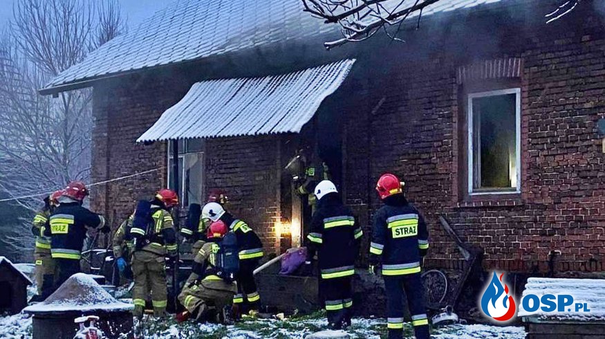 81-letni mężczyzna zginął w płonącym domu. Tragedia w Prusicach. OSP Ochotnicza Straż Pożarna