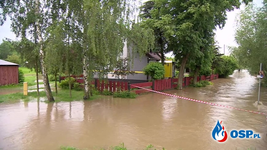 Setki strażaków walczą ze skutkami ulewnych deszczy. Najtrudniej jest w Małopolsce. OSP Ochotnicza Straż Pożarna