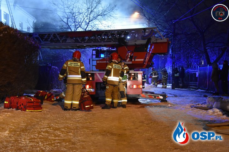 6 osób w szpitalu po pożarze kamienicy w Piastowie OSP Ochotnicza Straż Pożarna
