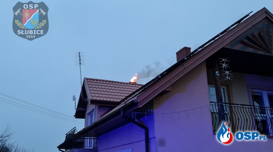 Języki ognia wydostawały się z komina OSP Ochotnicza Straż Pożarna