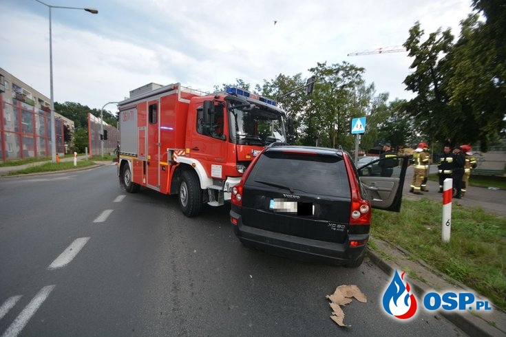 Wypadek strażaków w drodze do akcji. Wóz bojowy zderzył się z samochodem. OSP Ochotnicza Straż Pożarna