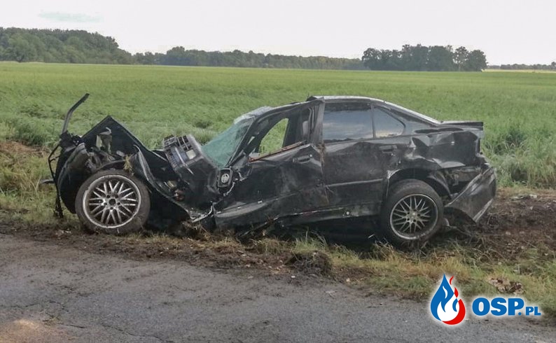 Wypadek BMW w Chróścinie. 20letni kierowca rozbił