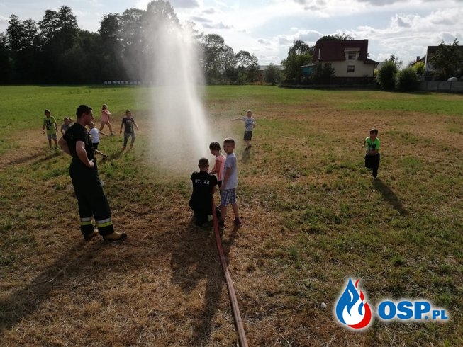 Pokaz sprzętu hydraulicznego i armatury wodnej na festynie w Radostyni OSP Ochotnicza Straż Pożarna