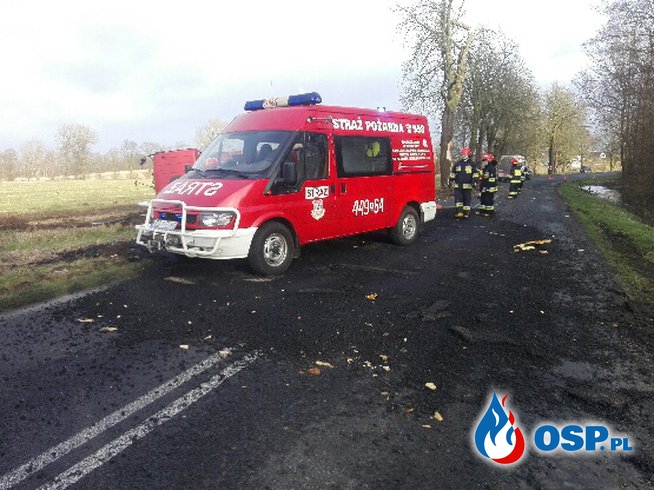 Wypadek samochodowy DW 102 w okolicy m. Włodarka (gm. Trzebiatów) OSP Ochotnicza Straż Pożarna