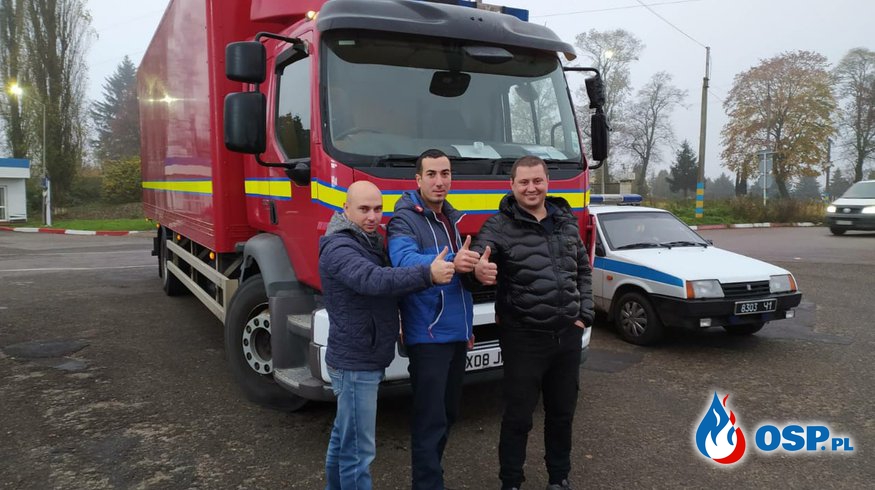 Strażacka sztafeta z darami. Polscy strażacy pomogli w transporcie sprzętu ze Szkocji na Ukrainę. OSP Ochotnicza Straż Pożarna