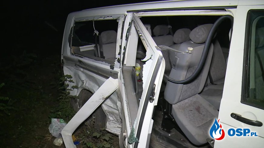 8 osób rannych po zderzeniu busa z samochodem osobowym. OSP Ochotnicza Straż Pożarna