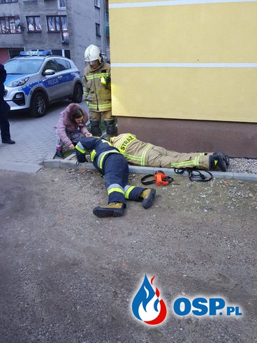 Trudna akcja ratowania psa. Strażacy musieli ręcznie odkopać studzienkę. OSP Ochotnicza Straż Pożarna