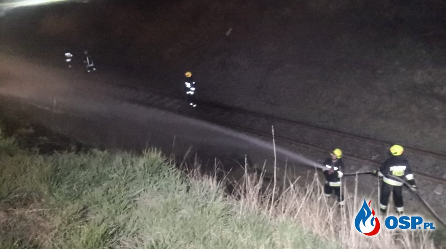 Pożar dzikiego wysypiska w Wasiłowicach oraz nasypów kolejowych w Białej OSP Ochotnicza Straż Pożarna