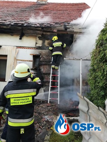 Poranny pożar na Opolszczyźnie. Spłonęła altana i część budynku gospodarczego. OSP Ochotnicza Straż Pożarna